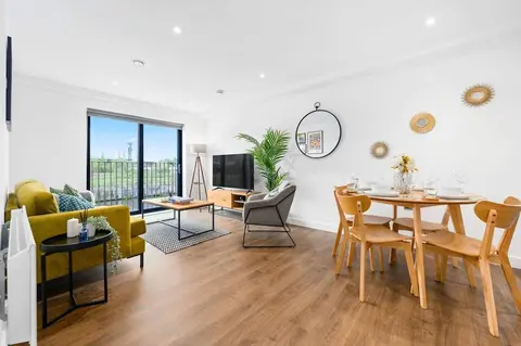 Manchester - Apartment - Sleeps 5 - Parking