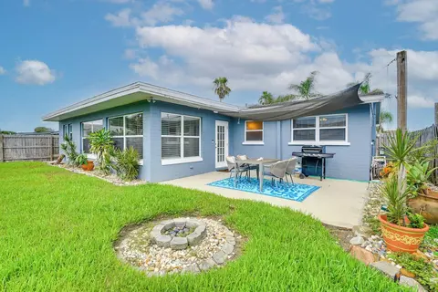 Walk to Shore + Pier: Family Home in Ormond Beach