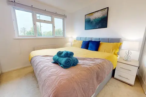 Parlaunt House - 3 Bedroom With Free Parking