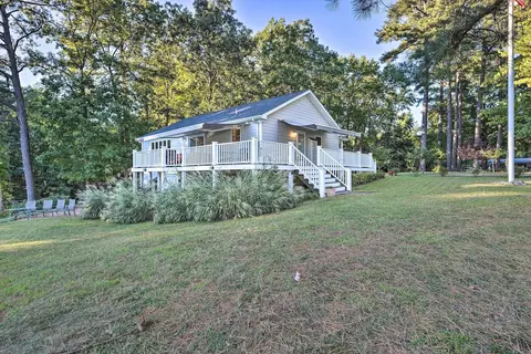Waterfront Home in Quiet Cove: Kayaks On-site