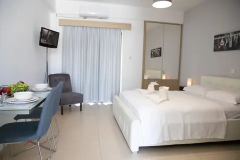 Valentina Apartments Central Paphos Beach Stay 2