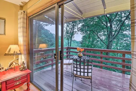 Mtn Views, Porch & Fireplace: Maggie Valley Escape