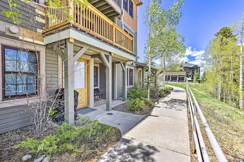 Idyllic Condo w/ Grill < 1 Mi to Granby Ranch