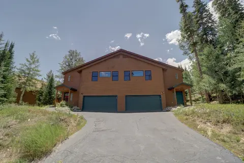 Cutty Sark Grand 6br 4.5ba Mountain Views 6 Bedroom Townhouse by RedAwning