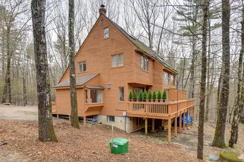 North Conway Townhome w/ Private Hot Tub & Deck!