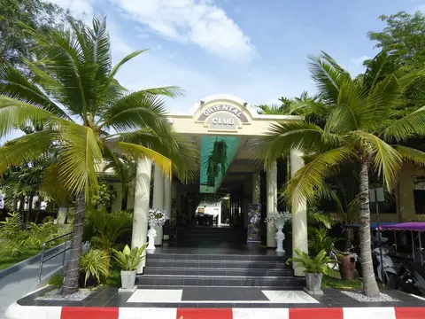 VIP Chain Resort Pool Villa