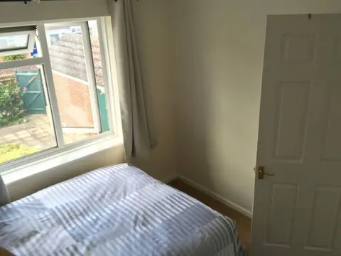 Lovely 3 Bedroom Holiday Home With Free Parking