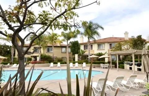 Beautiful 3 Bedroom Townhome in Irvine