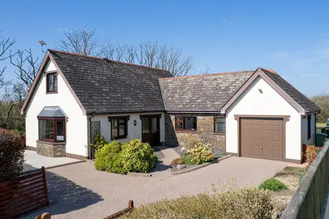 Honeyfield Lodge - Spacious Cottage Rural Views