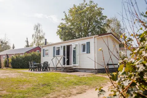 Chalet by the Water in Leukermeer
