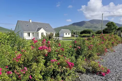 Cosy Cahirciveen Villa - Stunning Views