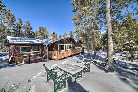 Stylish, Serene Angel Fire Cabin w/ Hot Tub!