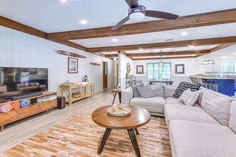 Home w/ Lake Texoma View, Game Room & Bar