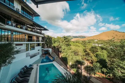 Skylodge Resort