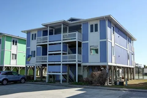 Feelin' Beachy-7a 2 Bedroom Home by RedAwning