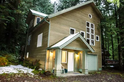 Snowline Cabin #51 - Executive Style Vacation Home That Sleeps 8!