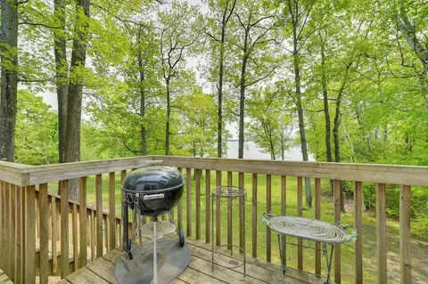 Cozy Carp Lake Cottage w/ Dock, Kayaks & Fire Pit