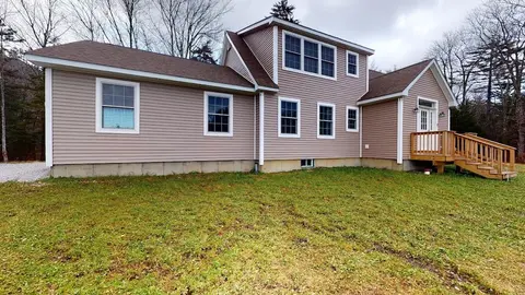 The Mendon House - Outdoor Hot Tub - Minutes To Killington/pico 3 Bedroom Home by RedAwning