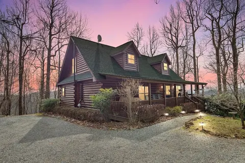 Experience Luxury At The Sanctuary In Hendersonville 3 Bedroom Cabin by Sunscape Property Management
