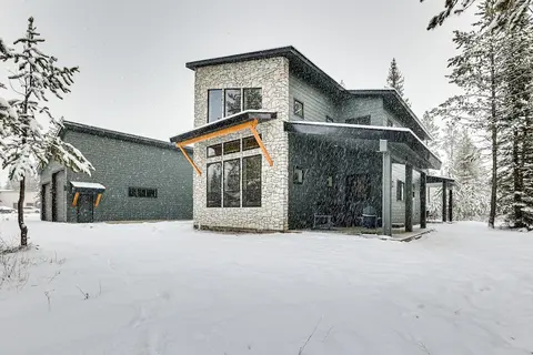 All-season Cabin: Hot Tub & Sauna in Donnelly