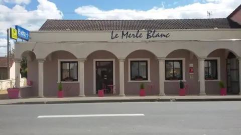 LOGIS Hôtel Le Merle Blanc