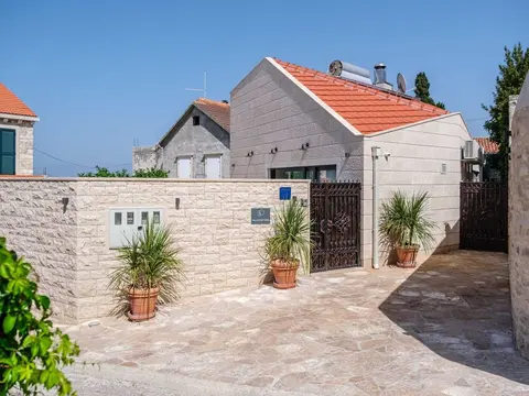 Villa Stone Pearl - Two Bedroom Holiday House With Pool
