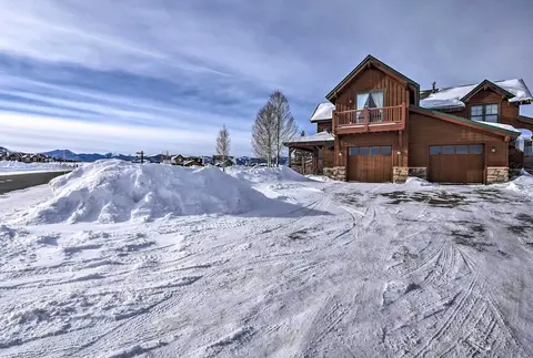 Granby Townhome w/ Deck ~ 20 Mi to Winter Park!