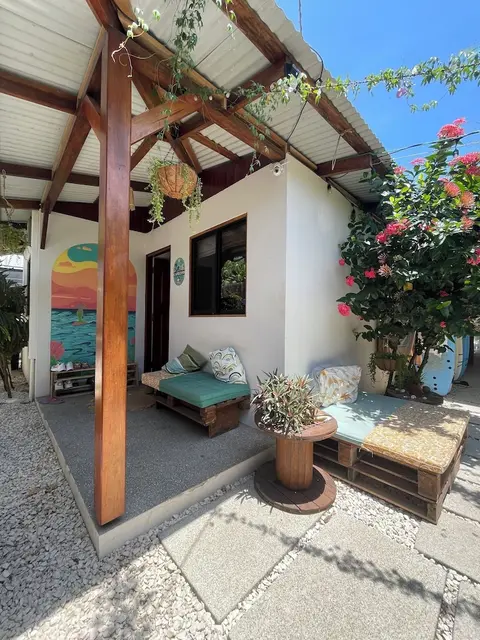 The Cafecito Surf School & Guesthouse