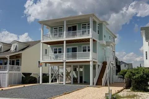 Welcome 4 Bedroom Home by RedAwning