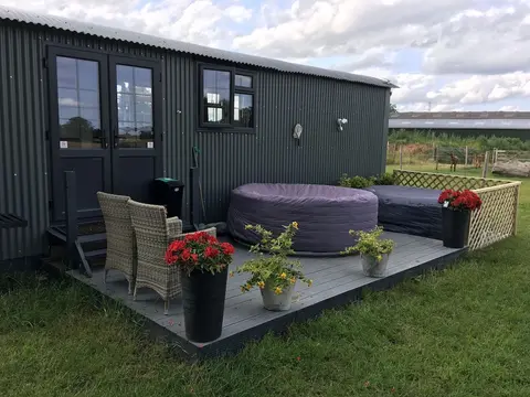 Charming Luxurious Rural Shepherds Hut