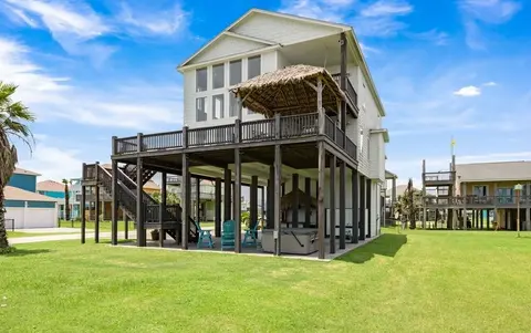 Top Shelf 4 Bedroom Home by RedAwning