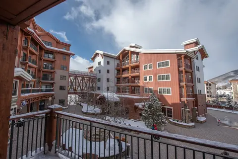 Slopeside Studio Unit With Kitchenette Studio Bedroom Condo - No Cleaning Fee! by RedAwning