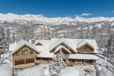 Hilltop Hideaway - Expansive Views From This Private Estate, Hot Tub, Pool Table
