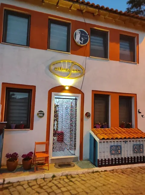 Athenada Otel