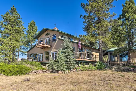 Spacious Mountain Home, 10 Mi to Angel Fire Resort