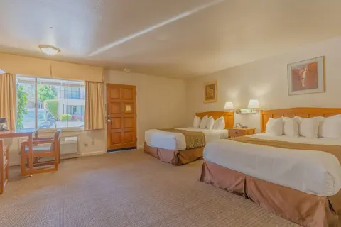 Mariposa Lodge