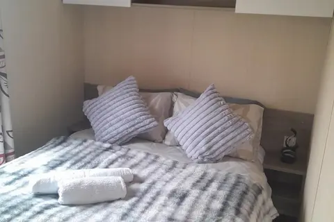 3 Bed-sleeps 6-pet Friendly-5 Min to Beach