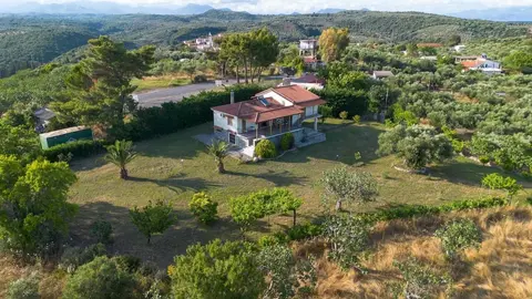 Marva Residence - Comfortable 8-person Retreat