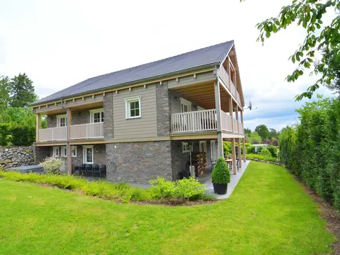 Sumptuous Chalet in Septon with Sauna & Hot Tub