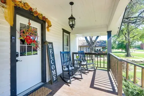 Vintage Belle Plaine Farmhouse w/ Fire Pit!