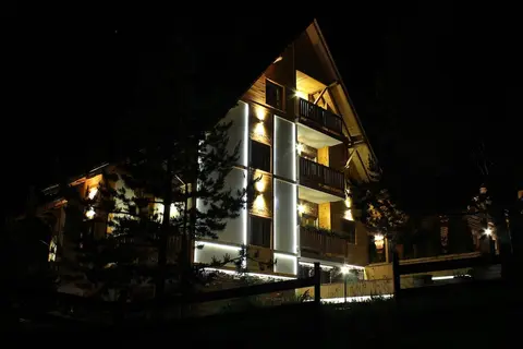 Villa Natural Wood