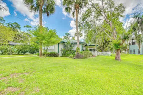 Sunny Home in Yankeetown w/ Lanai & Backyard!