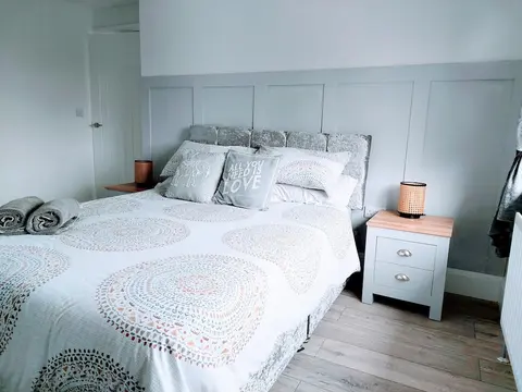 Serenity Holiday Let in South Chard