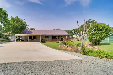 Cozy Lake Eufaula Hideaway w/ Fire Pit & Hot Tub!