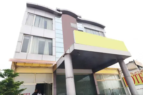 OYO 4849 Hotel Staywell