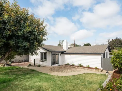 Peaceful 4br With Fire Pit and Huge Yard