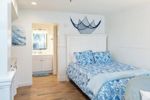 Newly Renovated Sunsuite! Centrally Located With Resort Access!