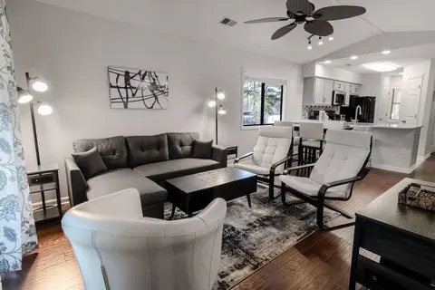 Cypress Bay Ee15 2 Bedroom Condo