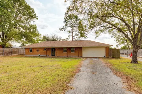 Quiet Farmhouse Retreat in Corsicana