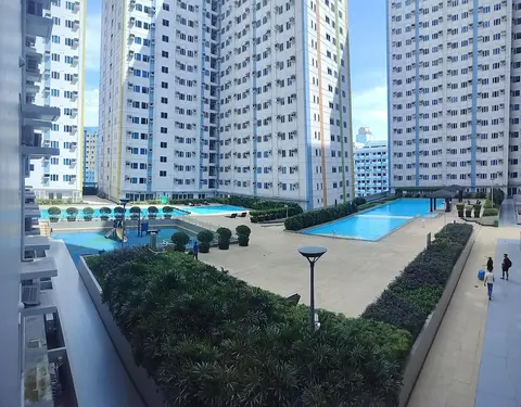 Cozy City Getaway in Quezon City - Entire Condo for Rent